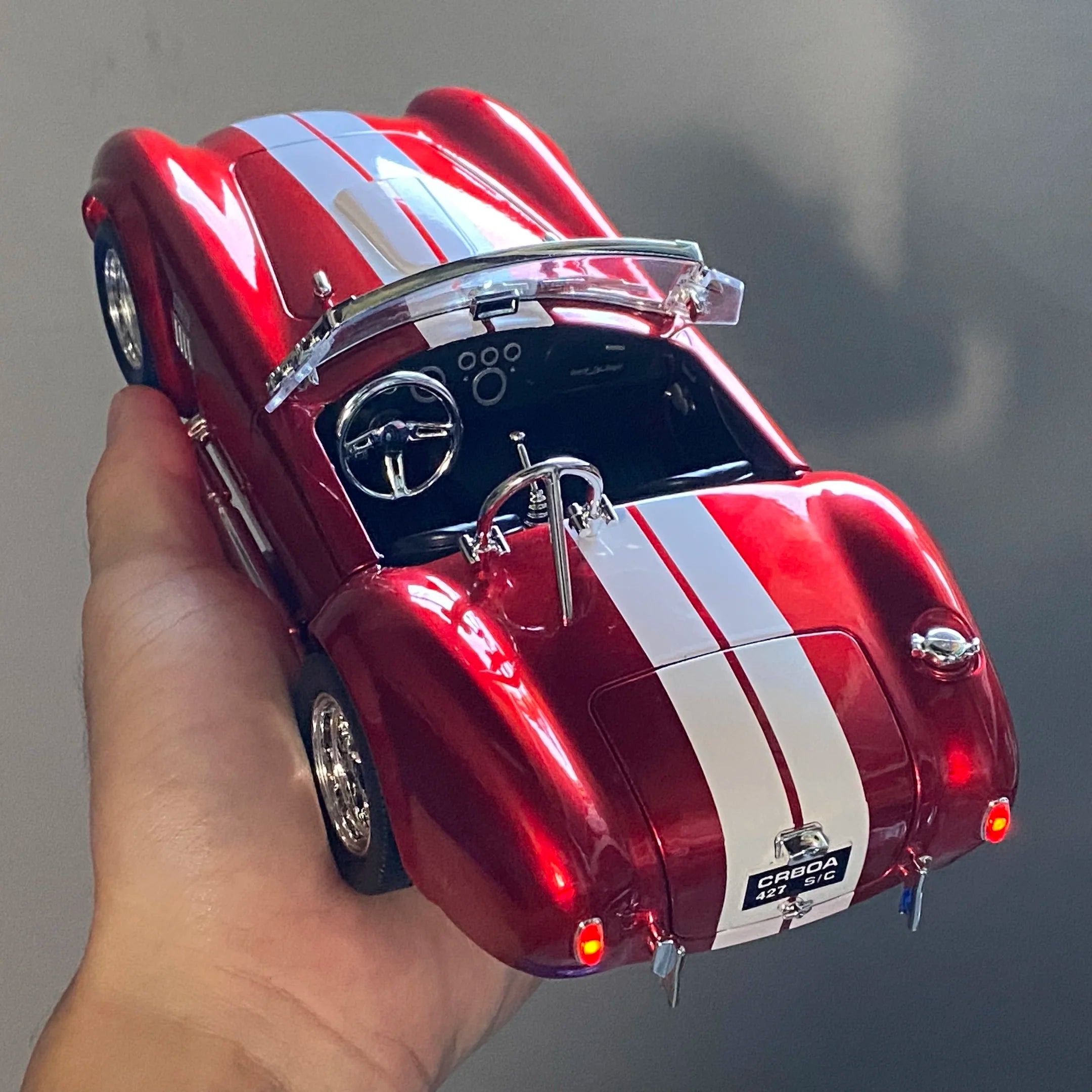 1:24 Ford Shelby Cobra 427 Roadster 1965 S/C Classic vintage car Alloy Metal Diecast Model Car Sound & Light Pull Back Child Toy