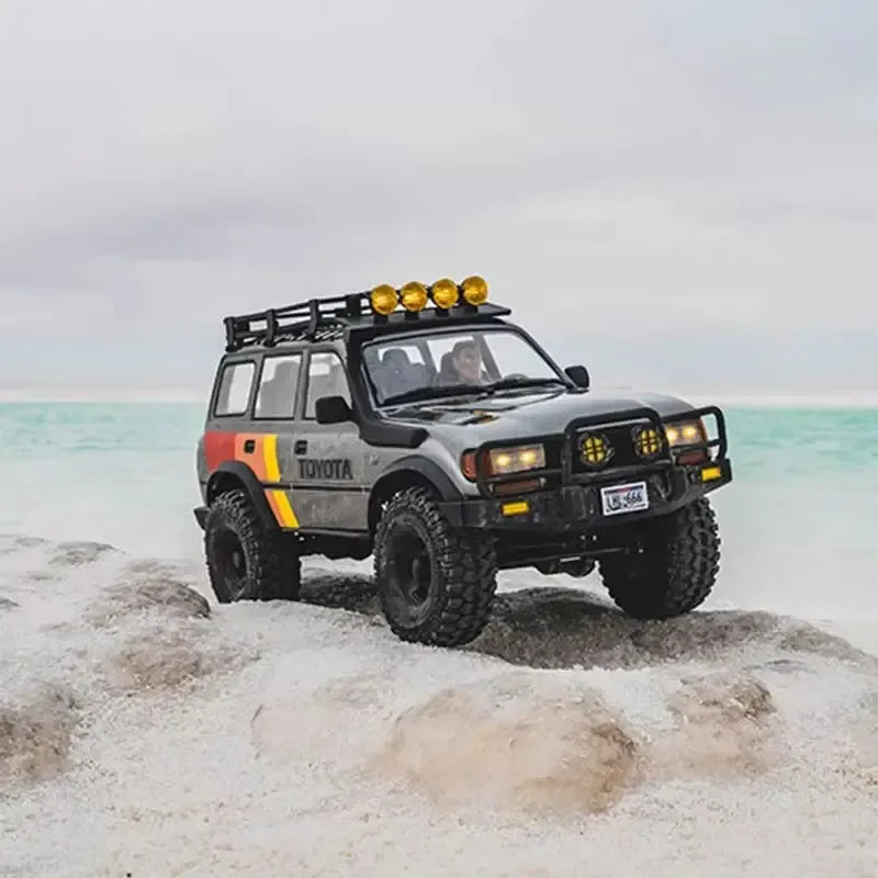 FMS FCX10 Simulated Land Cruiser LC80 Climbing Car 1/10 Remote Control Electric Off-Road Vehicle Two-Speed Linkage Light