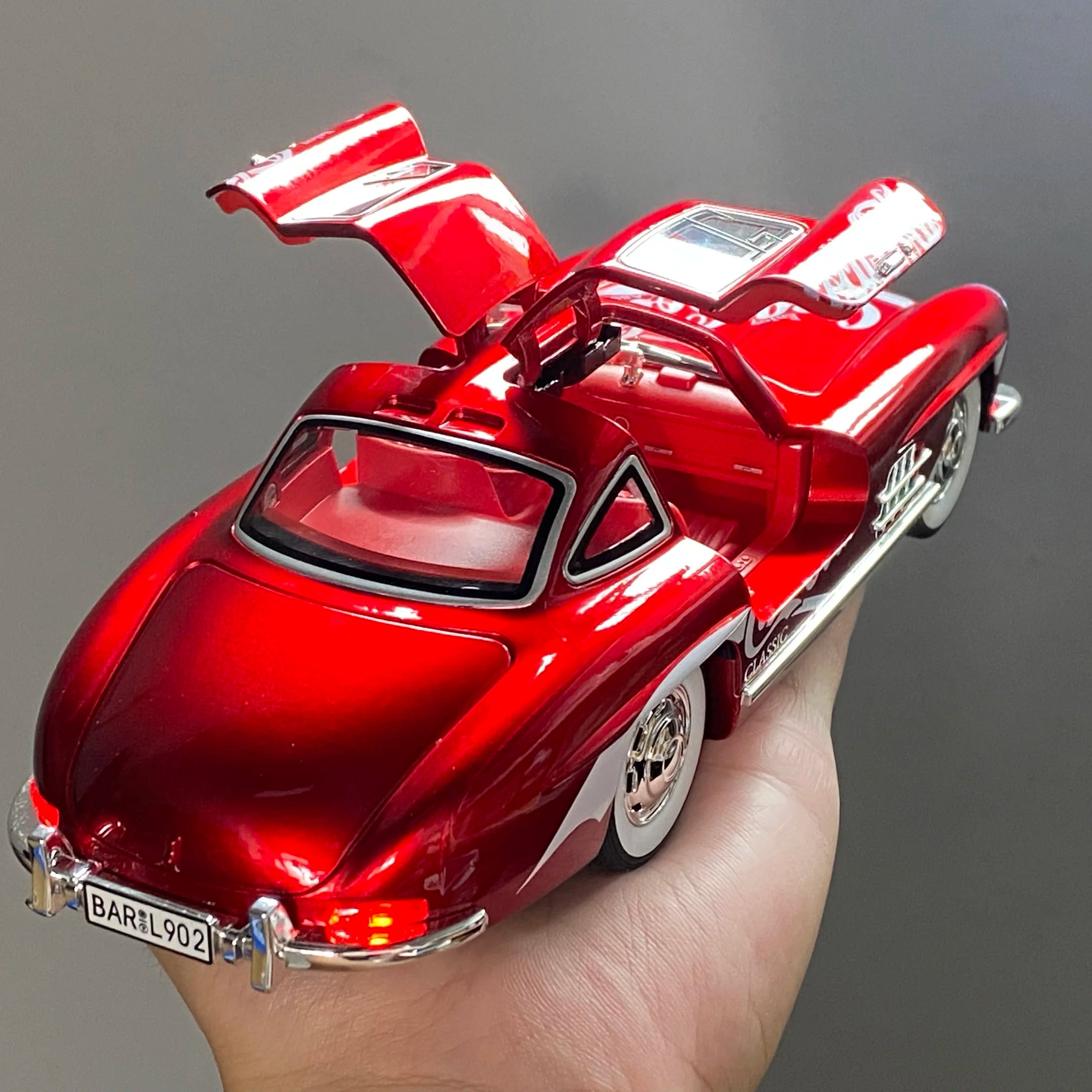 1:24 Benz 300SL Coca Cola Pepsi Cola Classic Vintage Car Alloy Diecast Model Car Sound And Light Pull Back Collection Hobby Gift