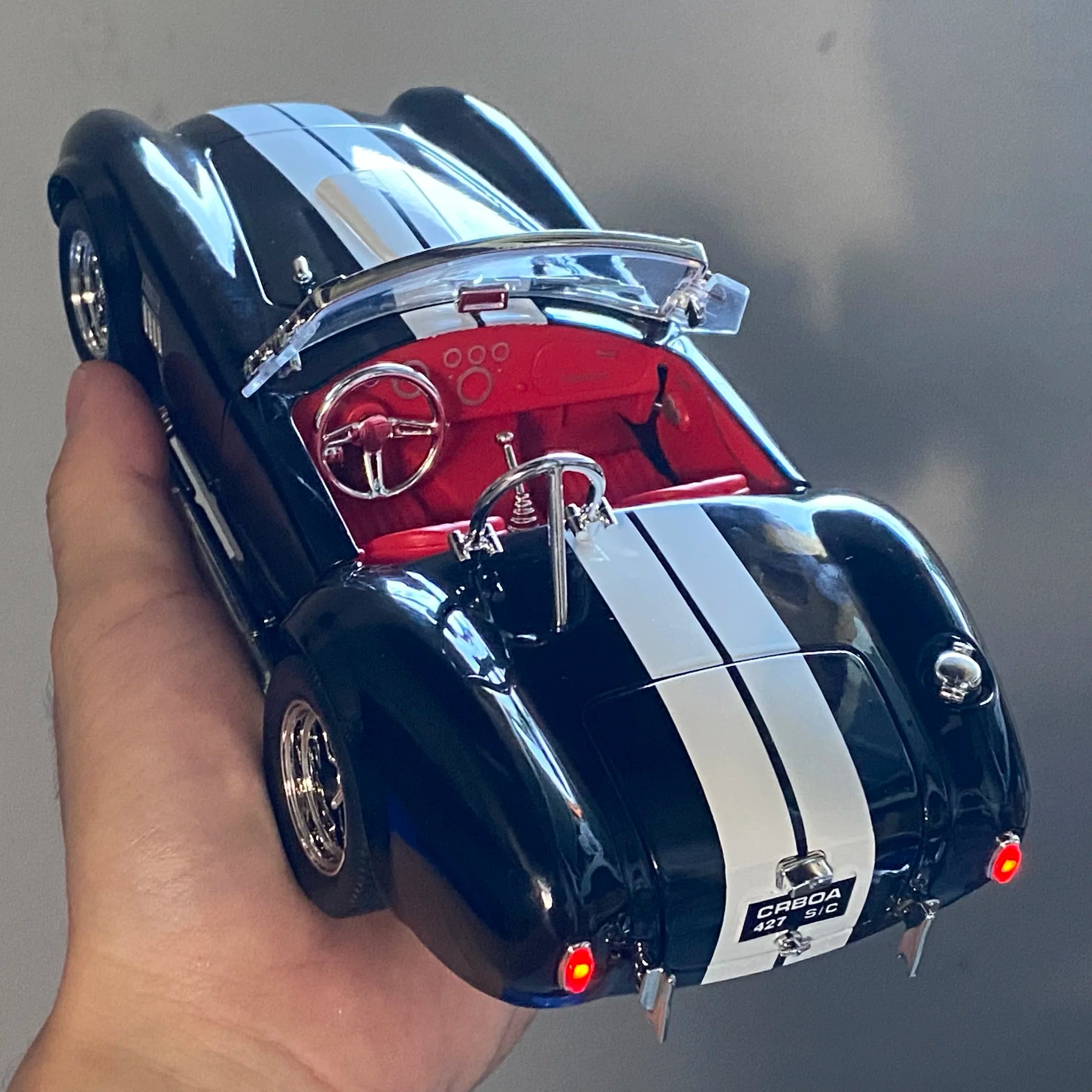 1:24 Ford Shelby Cobra 427 Roadster 1965 S/C Classic vintage car Alloy Metal Diecast Model Car Sound & Light Pull Back Child Toy