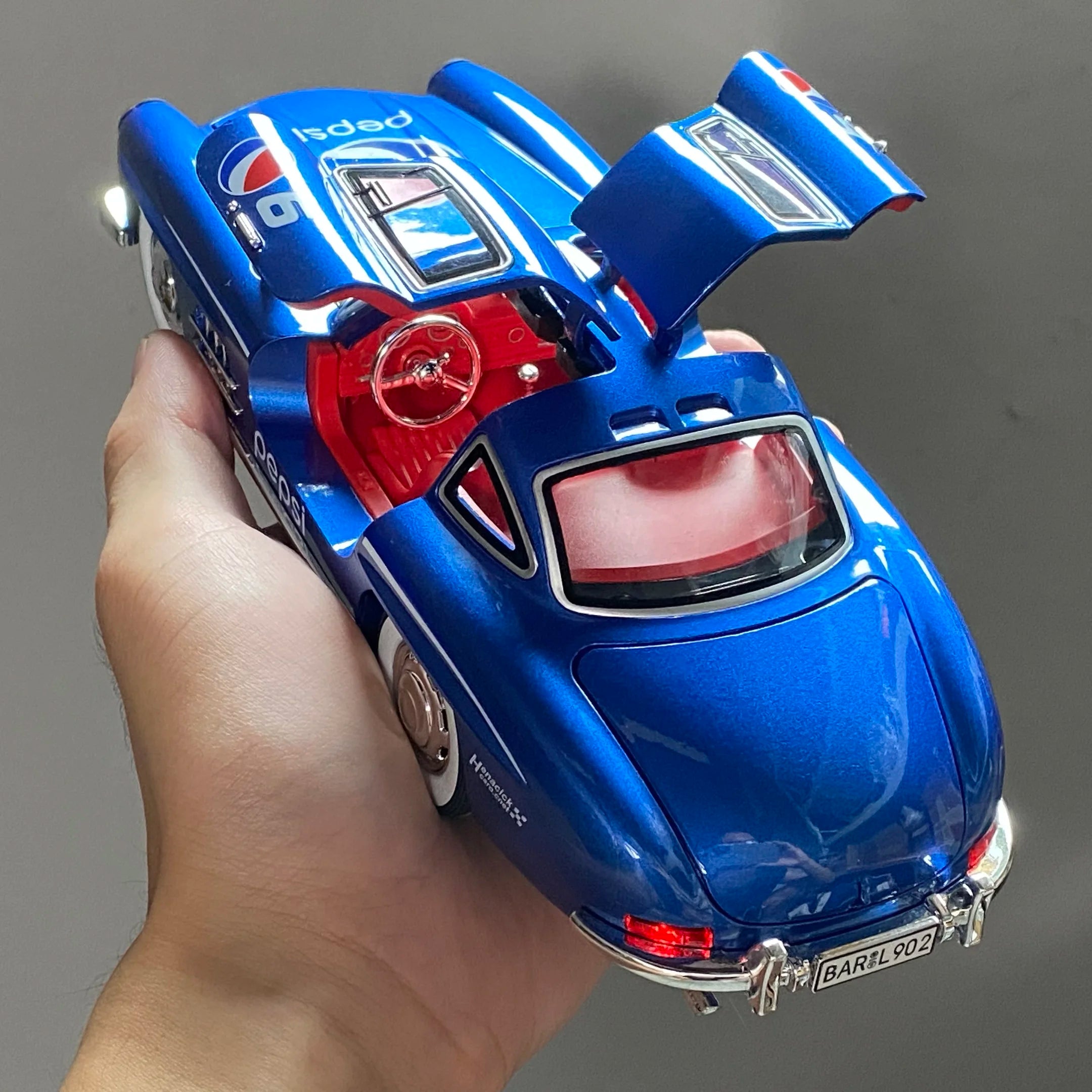 1:24 Benz 300SL Coca Cola Pepsi Cola Classic Vintage Car Alloy Diecast Model Car Sound And Light Pull Back Collection Hobby Gift