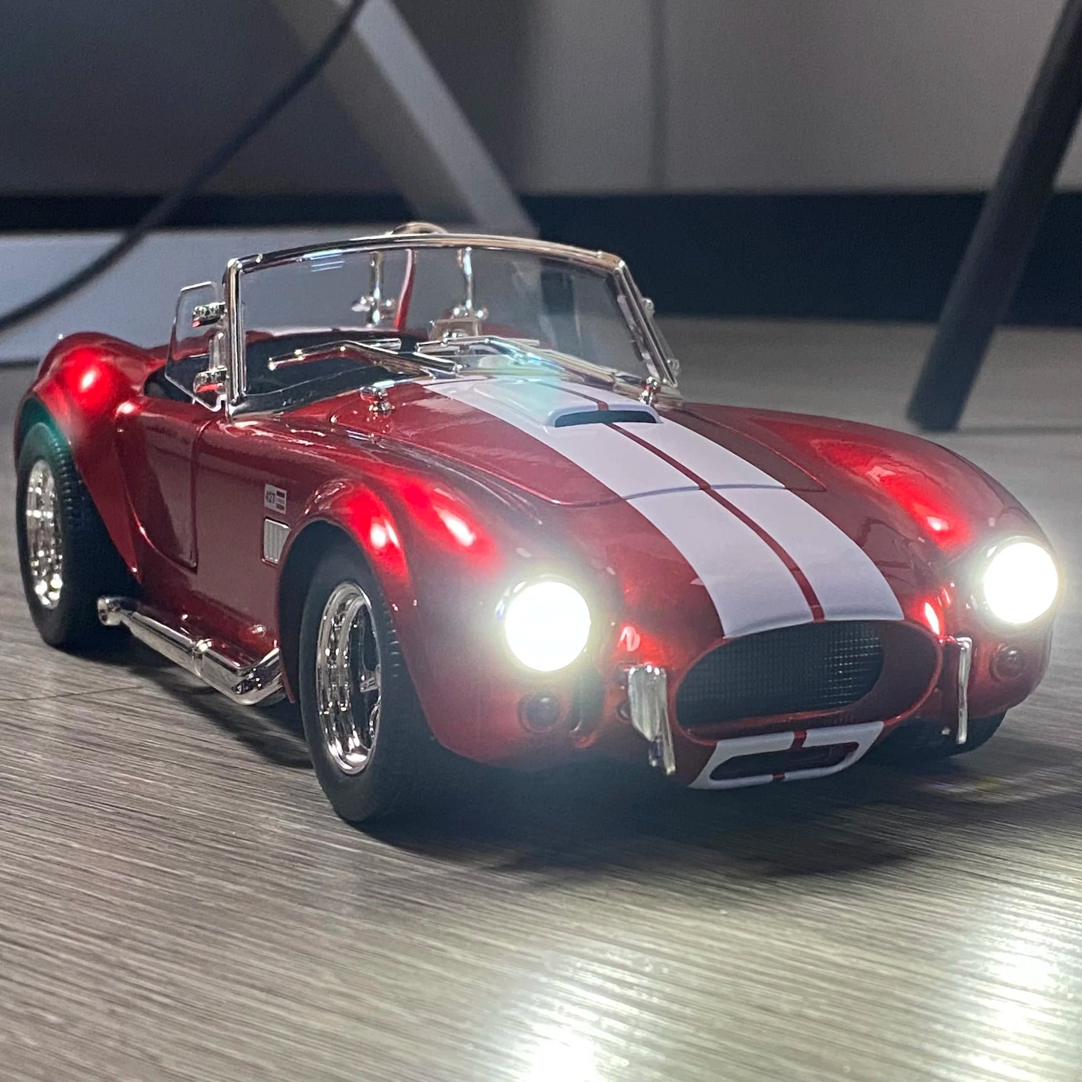 1:24 Ford Shelby Cobra 427 Roadster 1965 S/C Classic vintage car Alloy Metal Diecast Model Car Sound & Light Pull Back Child Toy