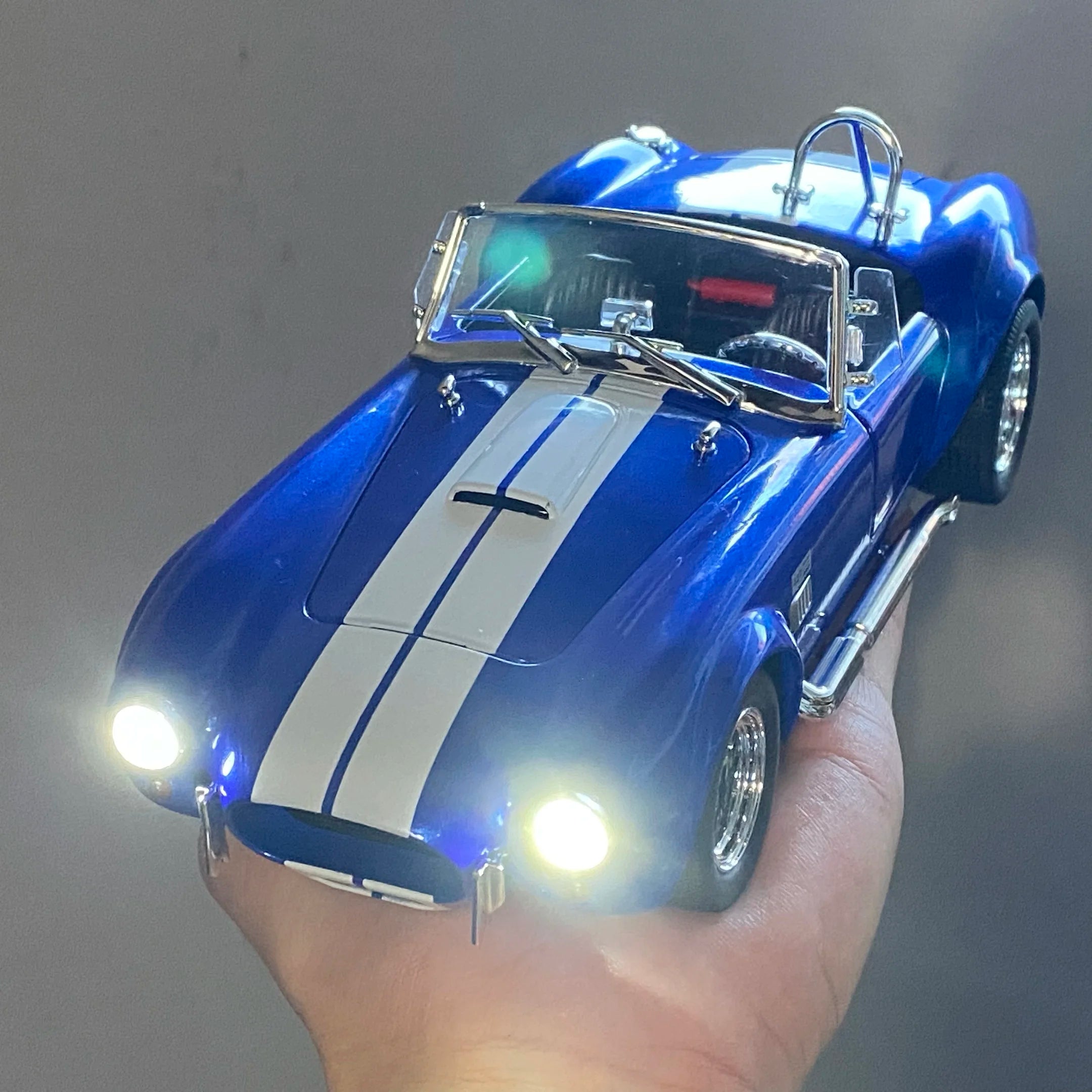 1:24 Ford Shelby Cobra 427 Roadster 1965 S/C Classic vintage car Alloy Metal Diecast Model Car Sound & Light Pull Back Child Toy