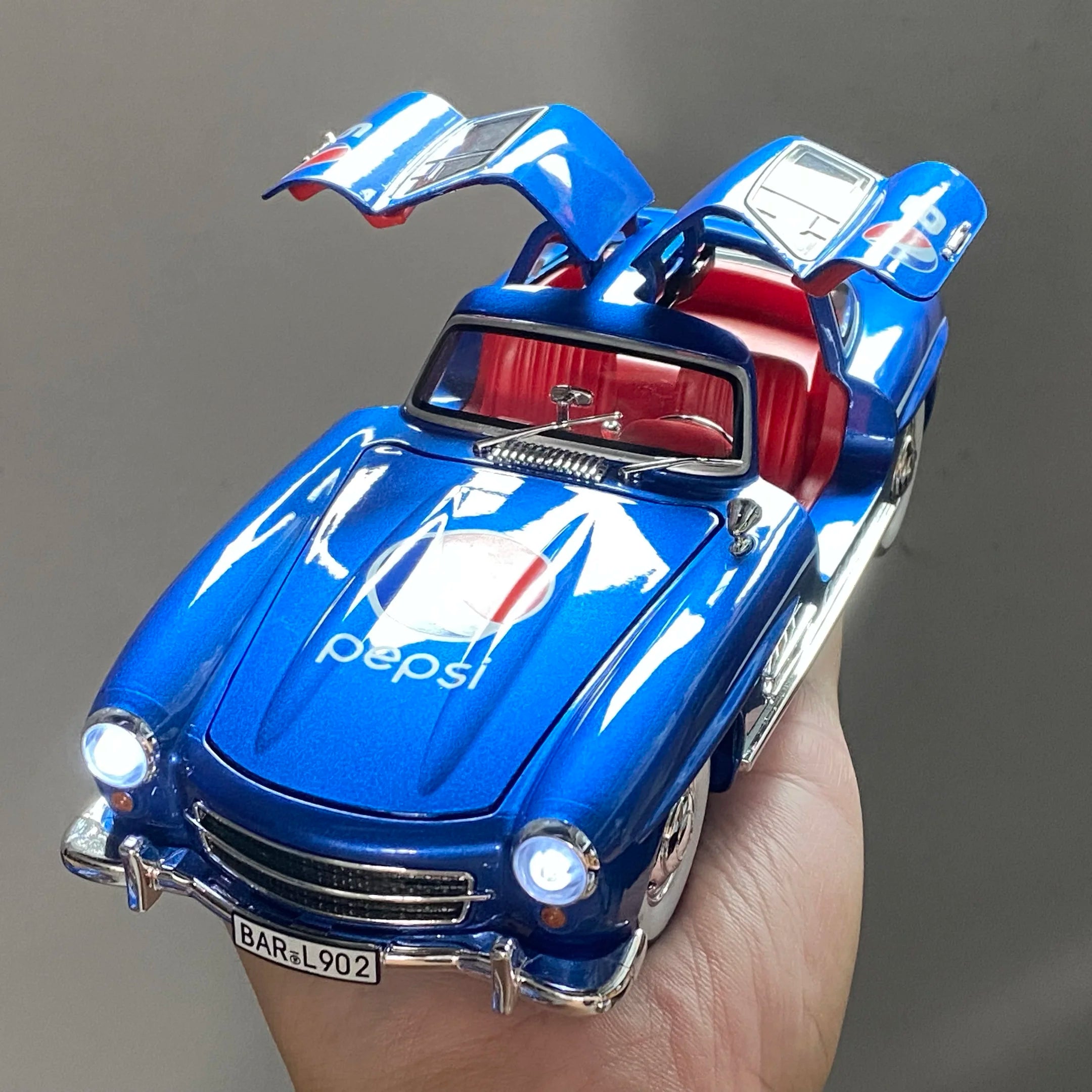 1:24 Benz 300SL Coca Cola Pepsi Cola Classic Vintage Car Alloy Diecast Model Car Sound And Light Pull Back Collection Hobby Gift