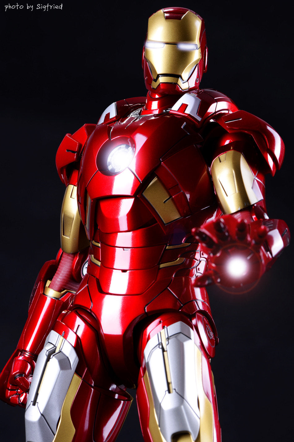 HOTTOYS HT MMS185 MK7 1.0VIP 1/6 Avengers Iron Man Plastic Action Figure