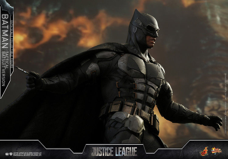 HotToys HT MMS432 Justice League Tactical Suit Medium Armor Batman VIP Edition Action Figure