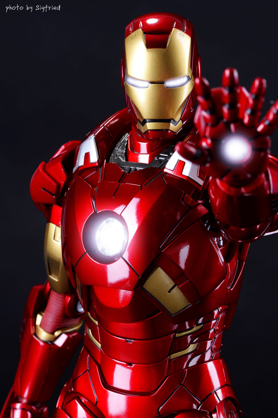 HOTTOYS HT MMS185 MK7 1.0VIP 1/6 Avengers Iron Man Plastic Action Figure