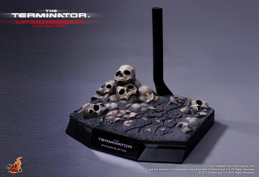 Pre-sales Hot Toys HT Terminator T2/T1 1:4 Arnold T-800 Metal Endoskeleton (Die-cast/Electroplated) VIP Edition QS002