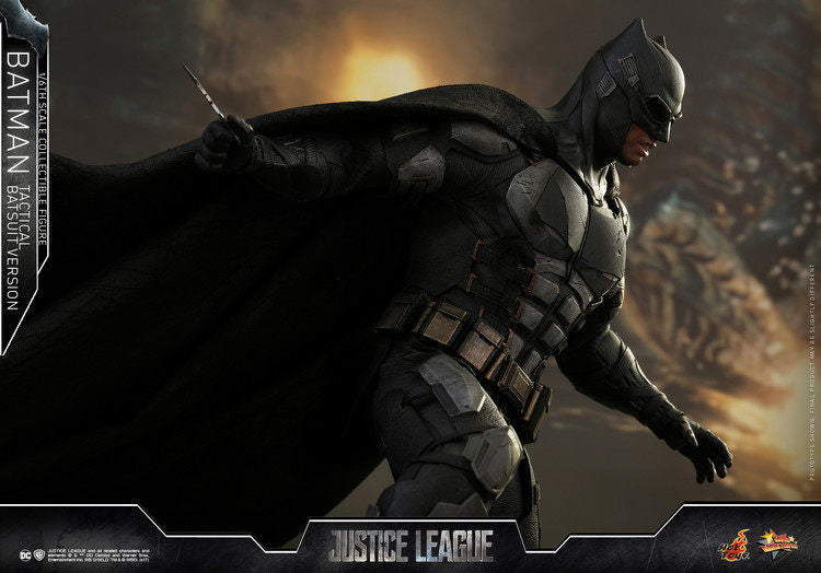 HotToys HT MMS432 Justice League Tactical Suit Medium Armor Batman VIP Edition Action Figure