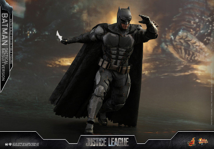 HotToys HT MMS432 Justice League Tactical Suit Medium Armor Batman VIP Edition Action Figure