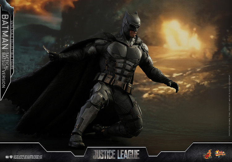 HotToys HT MMS432 Justice League Tactical Suit Medium Armor Batman VIP Edition Action Figure