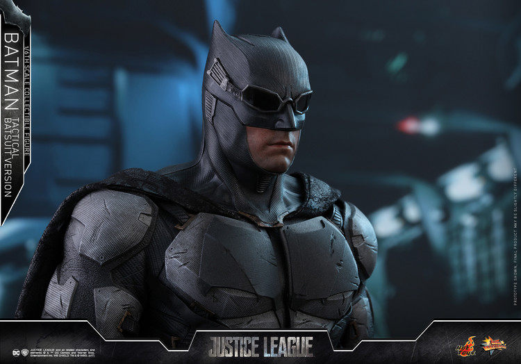 HotToys HT MMS432 Justice League Tactical Suit Medium Armor Batman VIP Edition Action Figure