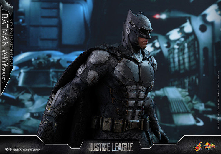 HotToys HT MMS432 Justice League Tactical Suit Medium Armor Batman VIP Edition Action Figure