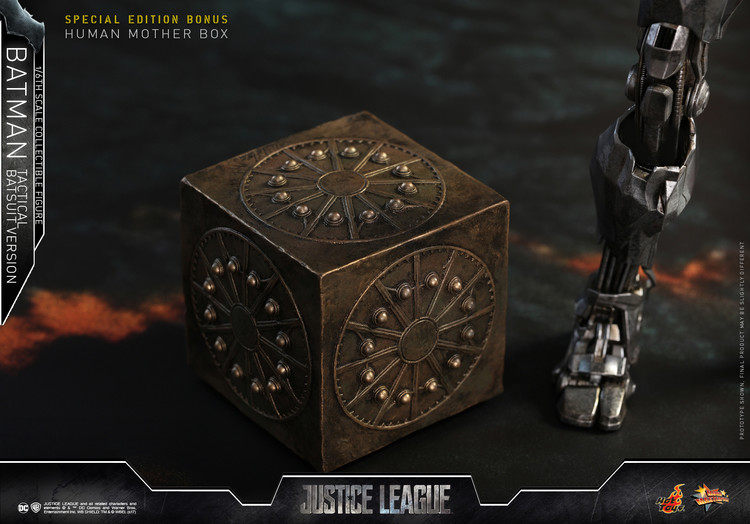 HotToys HT MMS432 Justice League Tactical Suit Medium Armor Batman VIP Edition Action Figure