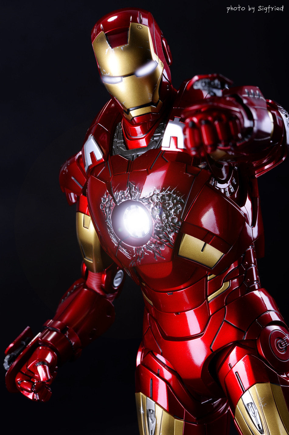 HOTTOYS HT MMS185 MK7 1.0VIP 1/6 Avengers Iron Man Plastic Action Figure