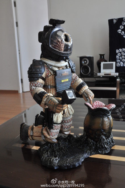 hottoys 1/6 Kane Alien Astronaut Predator Larva Glowing Action Figure
