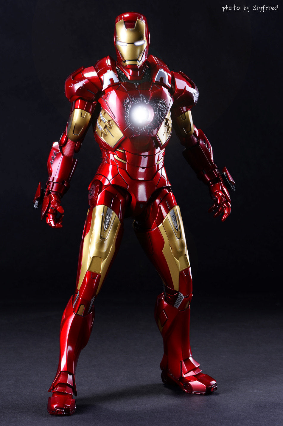 HOTTOYS HT MMS185 MK7 1.0VIP 1/6 Avengers Iron Man Plastic Action Figure