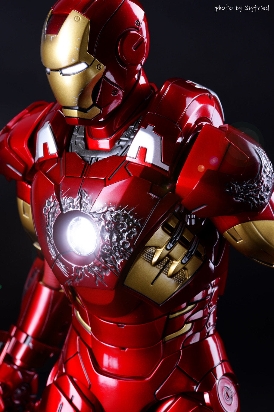 HOTTOYS HT MMS185 MK7 1.0VIP 1/6 Avengers Iron Man Plastic Action Figure