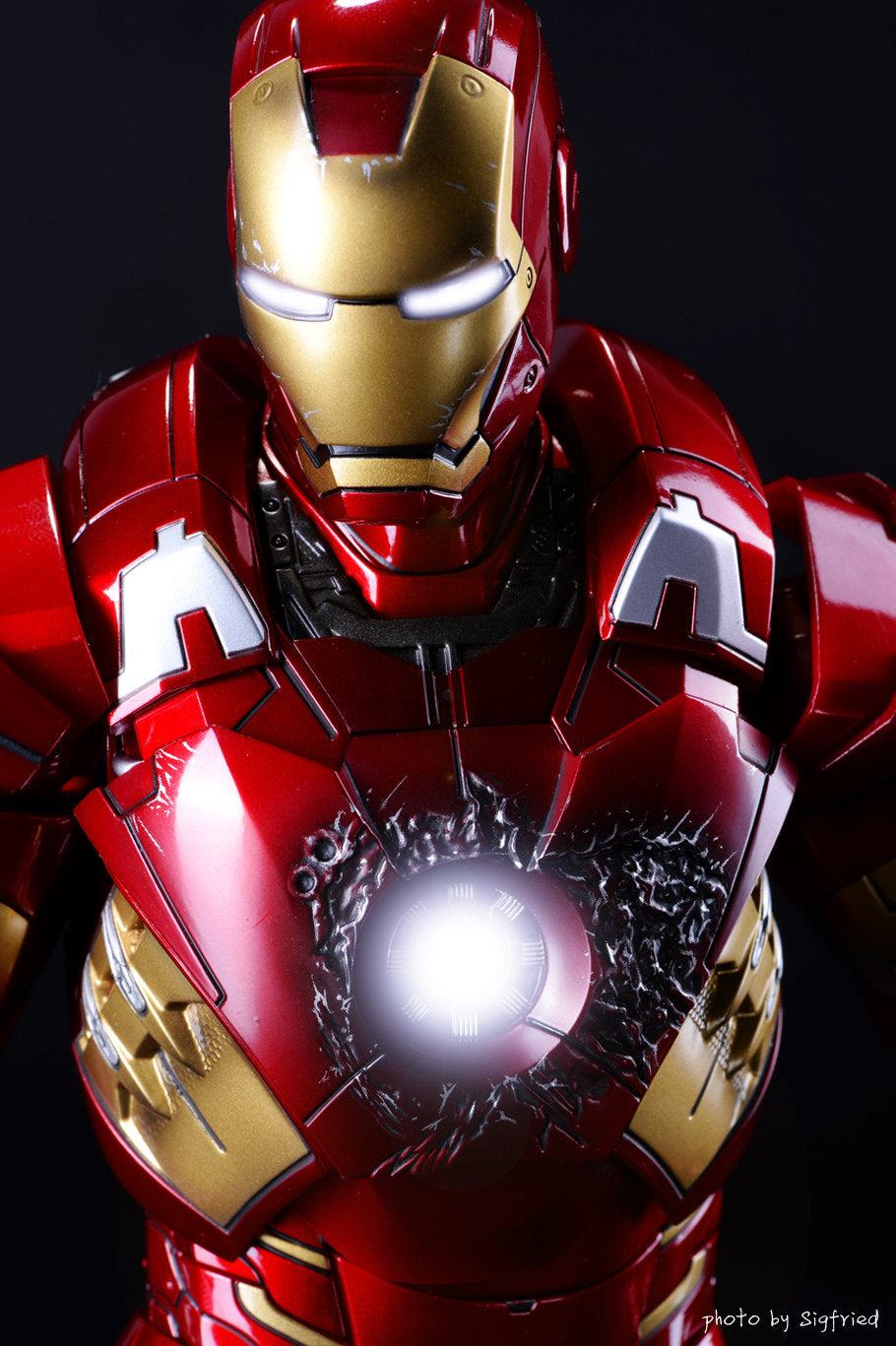 HOTTOYS HT MMS185 MK7 1.0VIP 1/6 Avengers Iron Man Plastic Action Figure