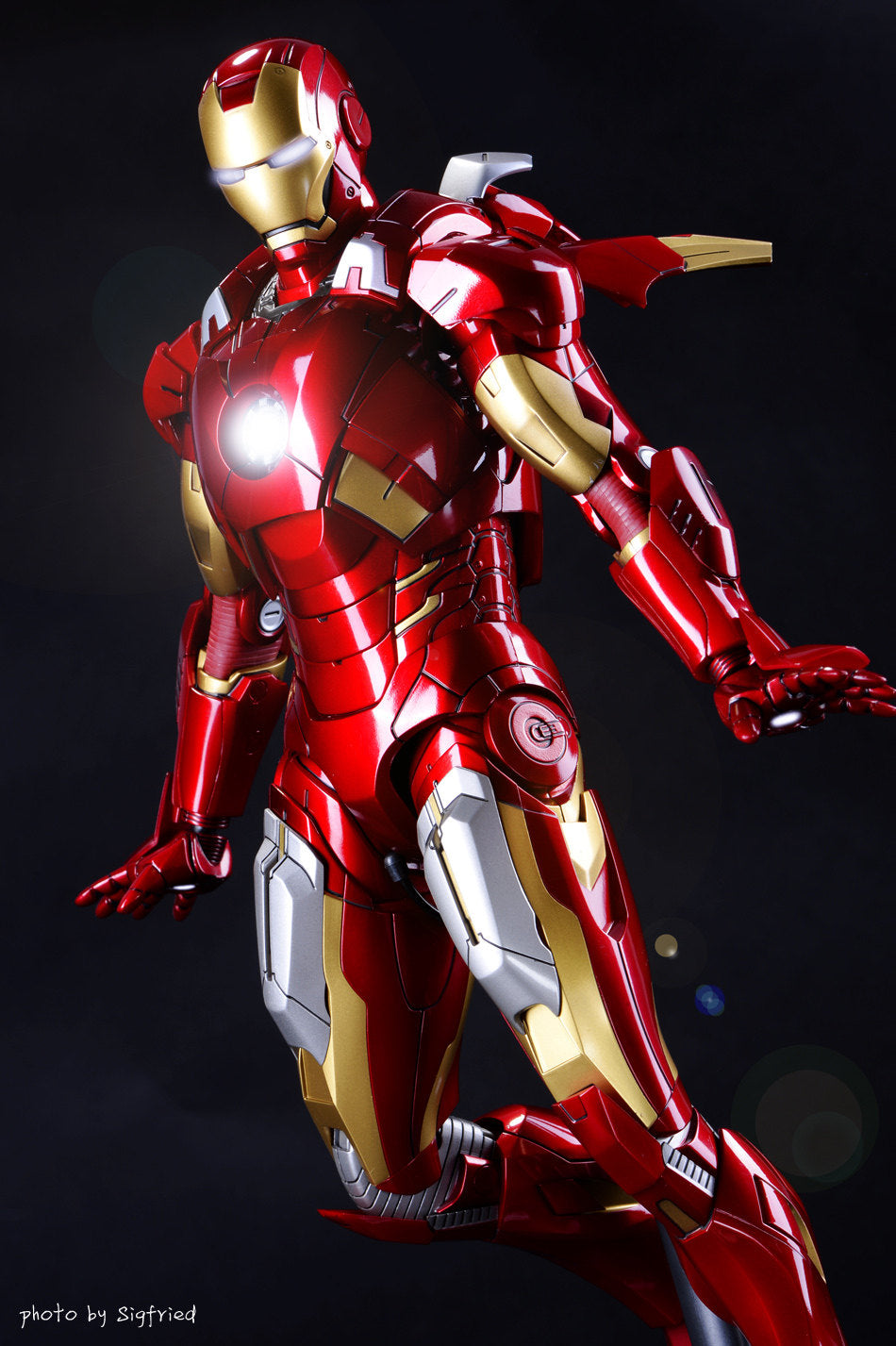 HOTTOYS HT MMS185 MK7 1.0VIP 1/6 Avengers Iron Man Plastic Action Figure