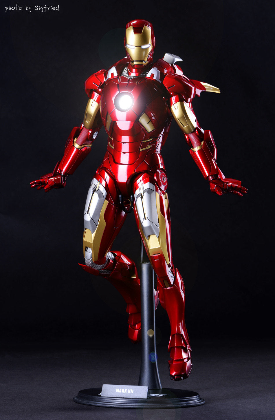 HOTTOYS HT MMS185 MK7 1.0VIP 1/6 Avengers Iron Man Plastic Action Figure