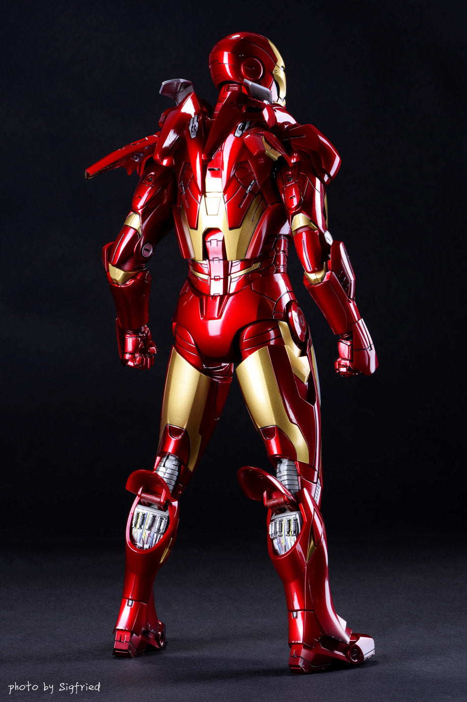 HOTTOYS HT MMS185 MK7 1.0VIP 1/6 Avengers Iron Man Plastic Action Figure