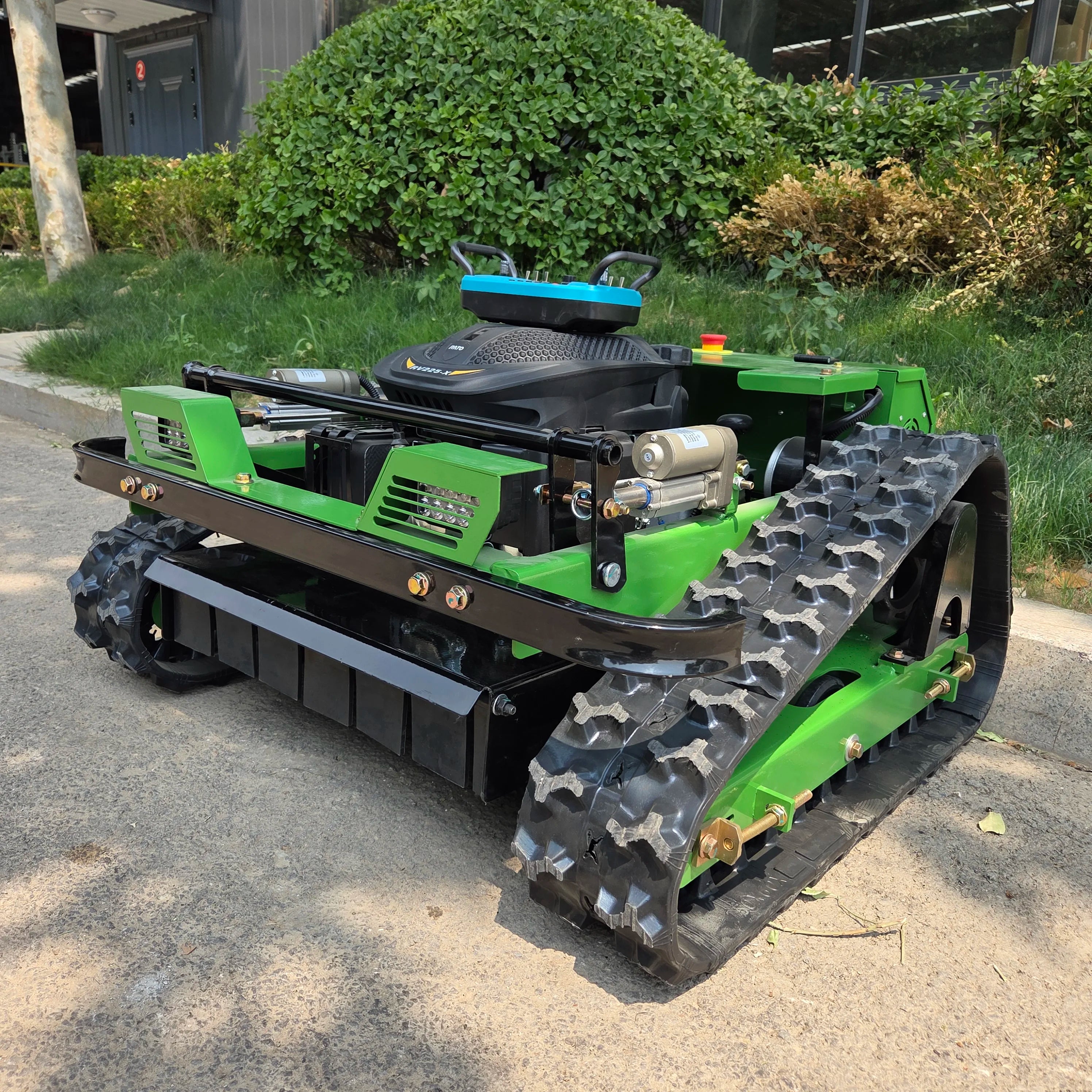Hot sale Black Warrior intelligent remote control lawn mower Euro 5/EPA crawler high efficiency and high quality machine