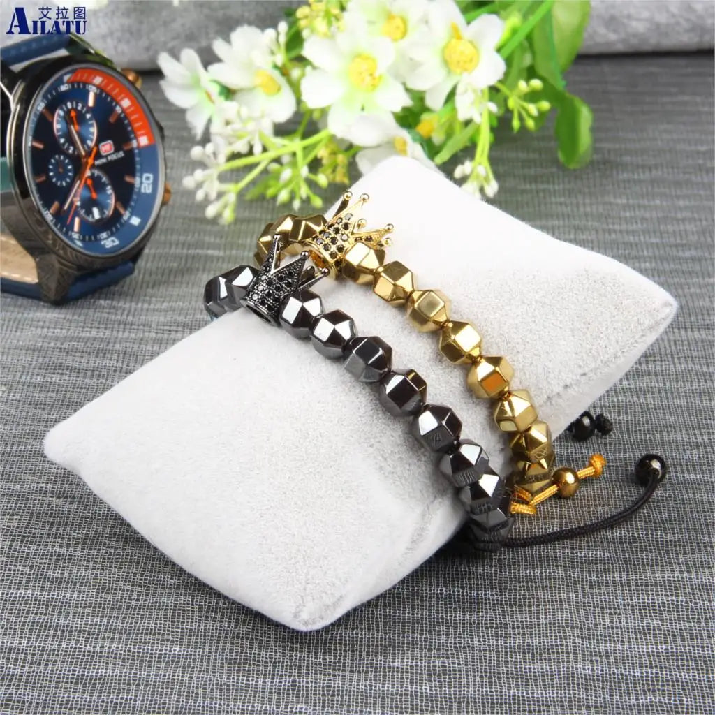 Ailatu 10 teile/los Crown Armband Schwarz Hämatit Perlen Macrame Pulseira Masculina Schmuck Anpassbare Stil und Laser Logo