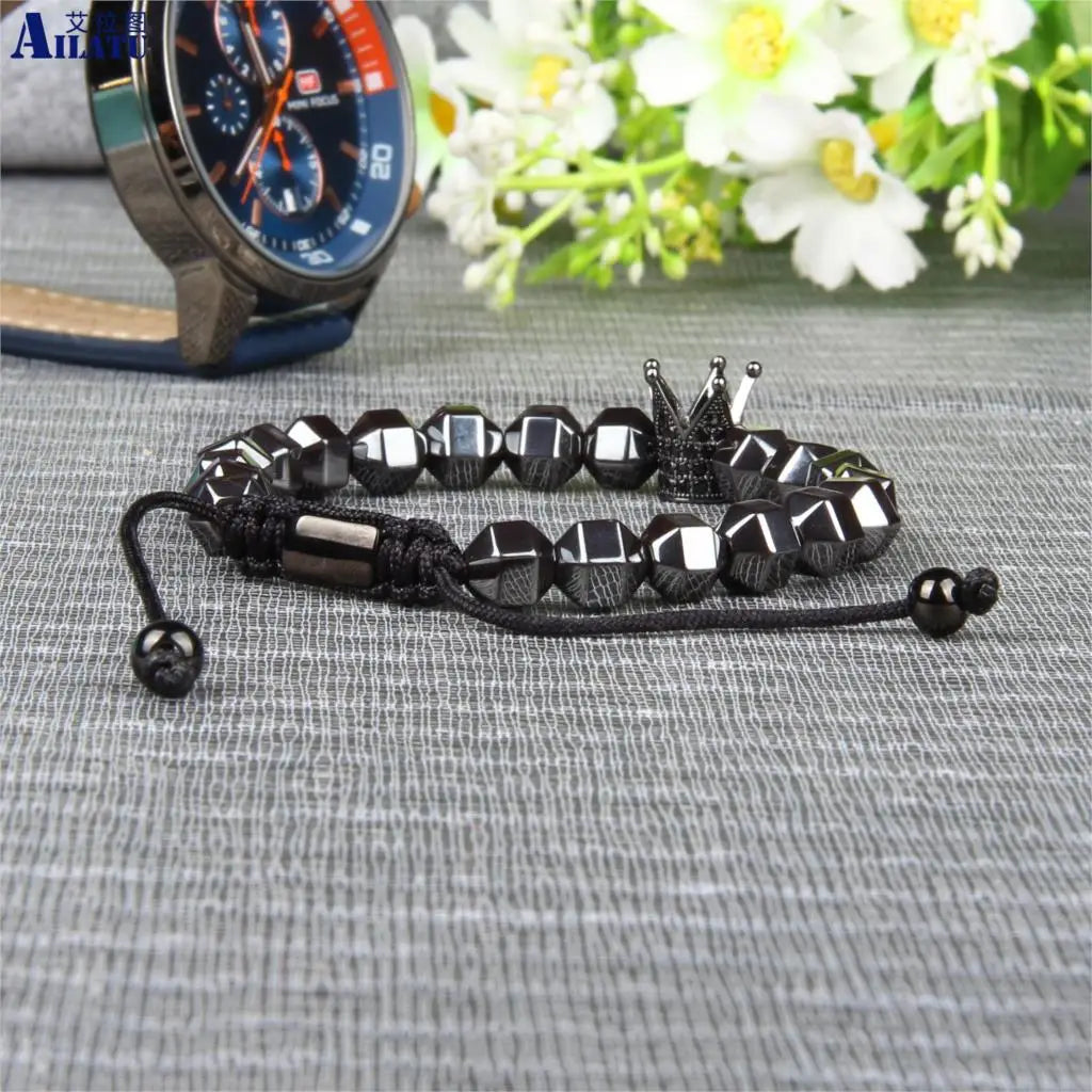 Ailatu 10 teile/los Crown Armband Schwarz Hämatit Perlen Macrame Pulseira Masculina Schmuck Anpassbare Stil und Laser Logo
