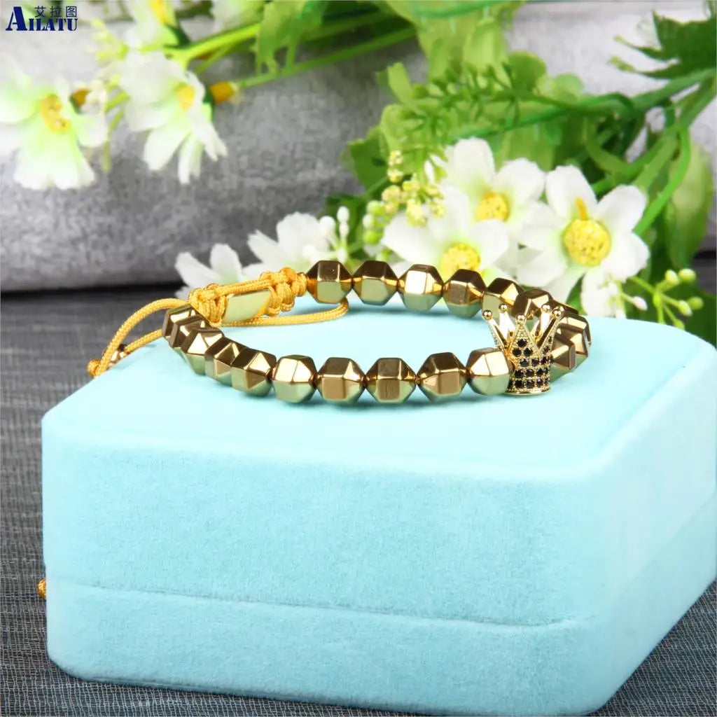 Ailatu 10 teile/los Crown Armband Schwarz Hämatit Perlen Macrame Pulseira Masculina Schmuck Anpassbare Stil und Laser Logo