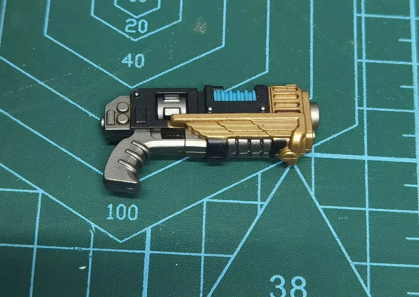 [НАЛИЧНОСТ] JOYTOY Warhammer 40K Екшън фигурки 1/18 Мащаб Dark Source Space Marines Бели консули Капитан Месиний Модел играчки
