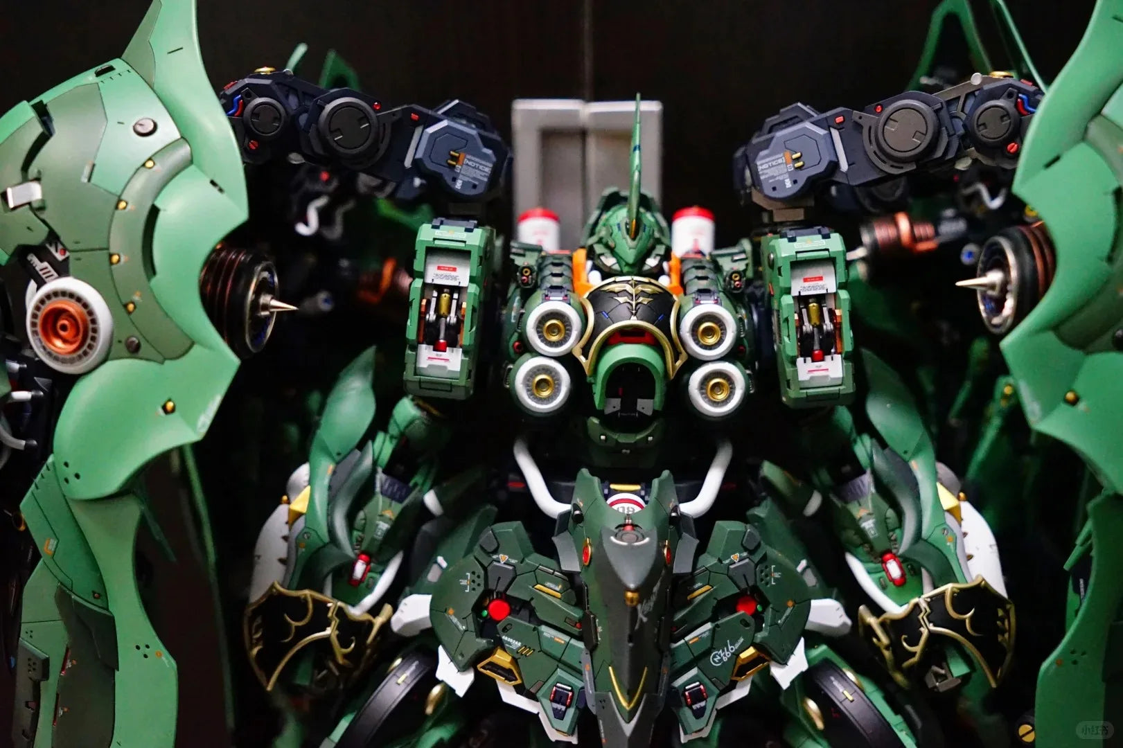 AXIS MODEL WORKS Kshatriya 1/100 Scale Assembly Model Kit with Luminous Lamp OSIRIS AERIAL DOMINATOR Action Figure Plastic Toy