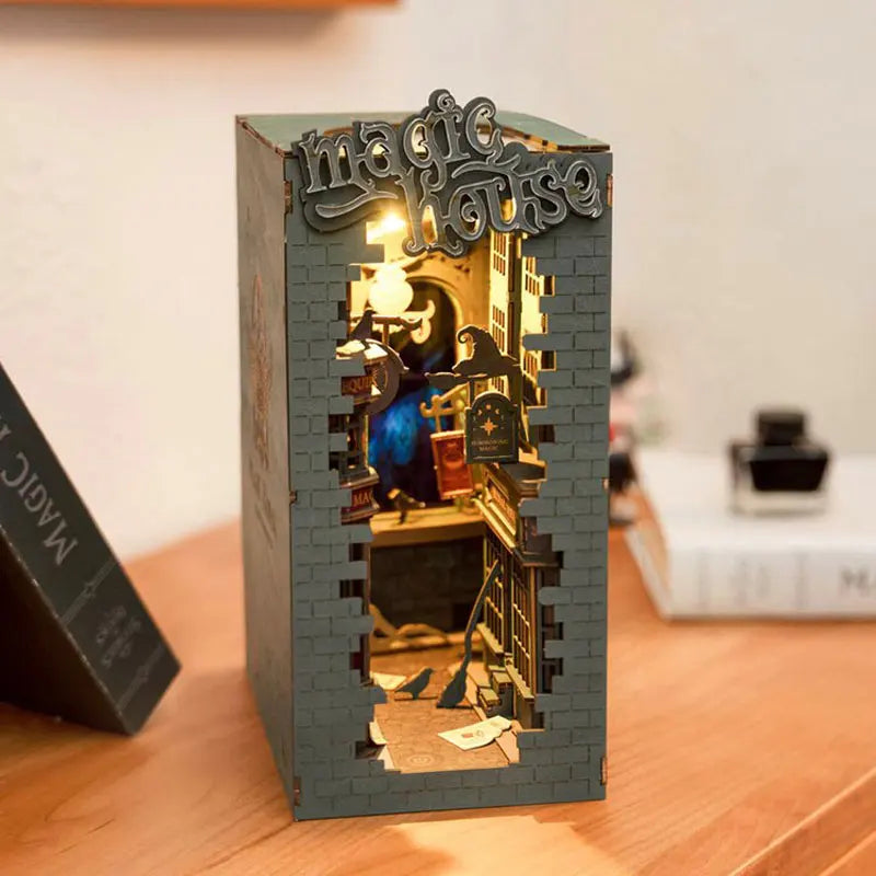 Robotime Rolife Book Nooks-Serie Geschichten in Büchern 4 Arten DIY Holzminiaturhausmöbel Sakura Densya TGB01 Dropshipping