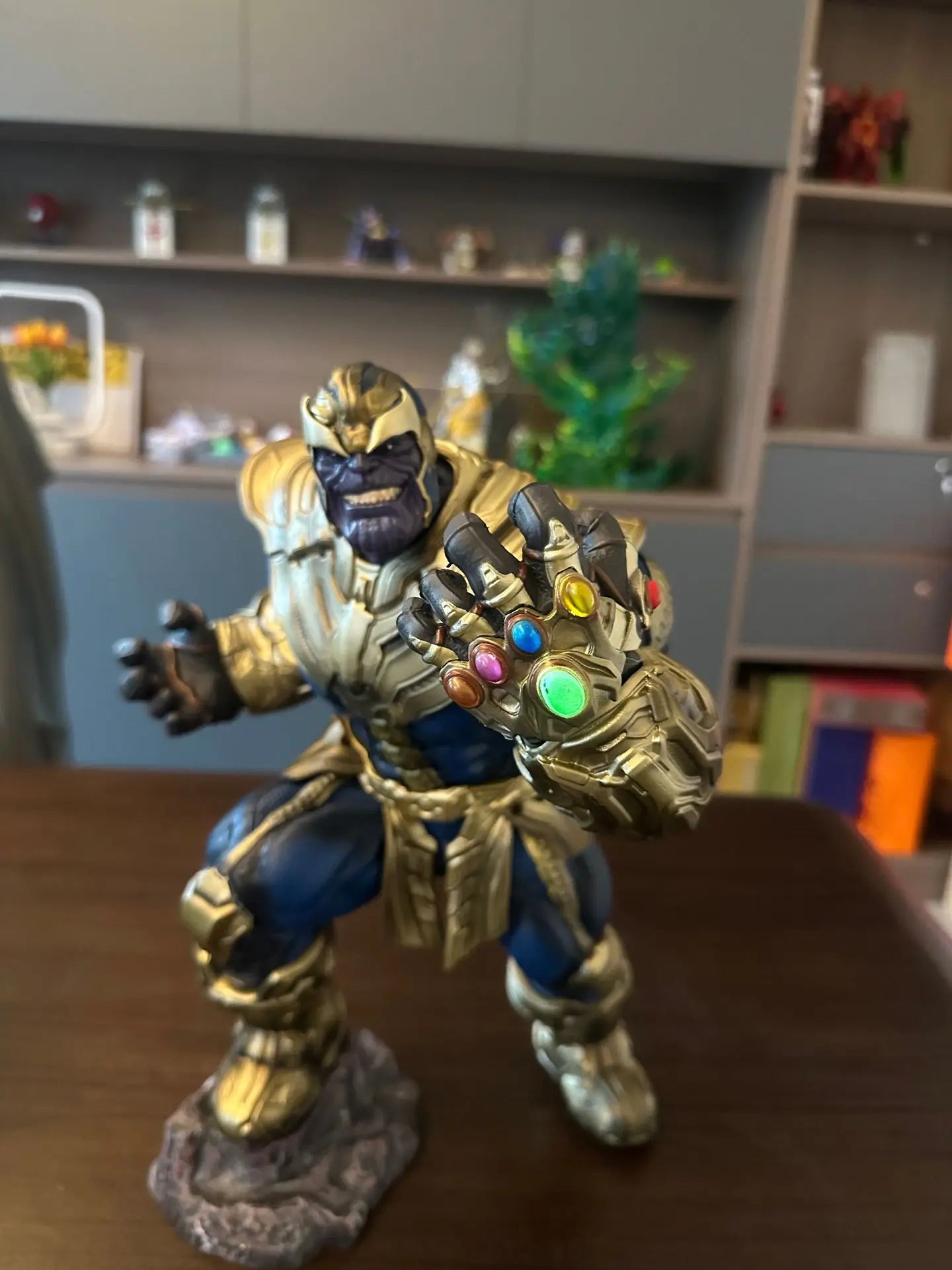 Marvel Avengers Thanos Infinity Gauntlet 36cm PVC Action Figure Statue Desktop Decoration Gift Collection