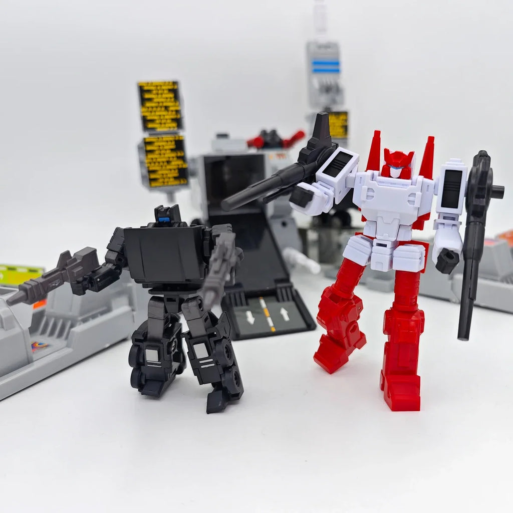 In StockTransformation Yc001-A Kaiyu Model Six-Gun Scamper Metroplex Guardian Robot Toy Action Figures Gifts Collection