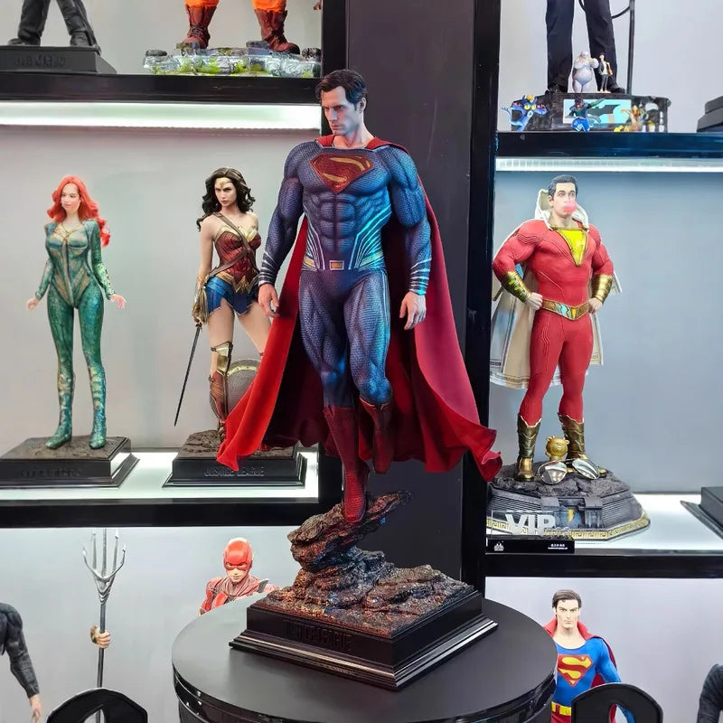 Superhochwertige DC-Serie Justice League Steel Man Superman Gk Statue Handgefertigtes modisches Modell Ornament Geburtstagsgeschenk