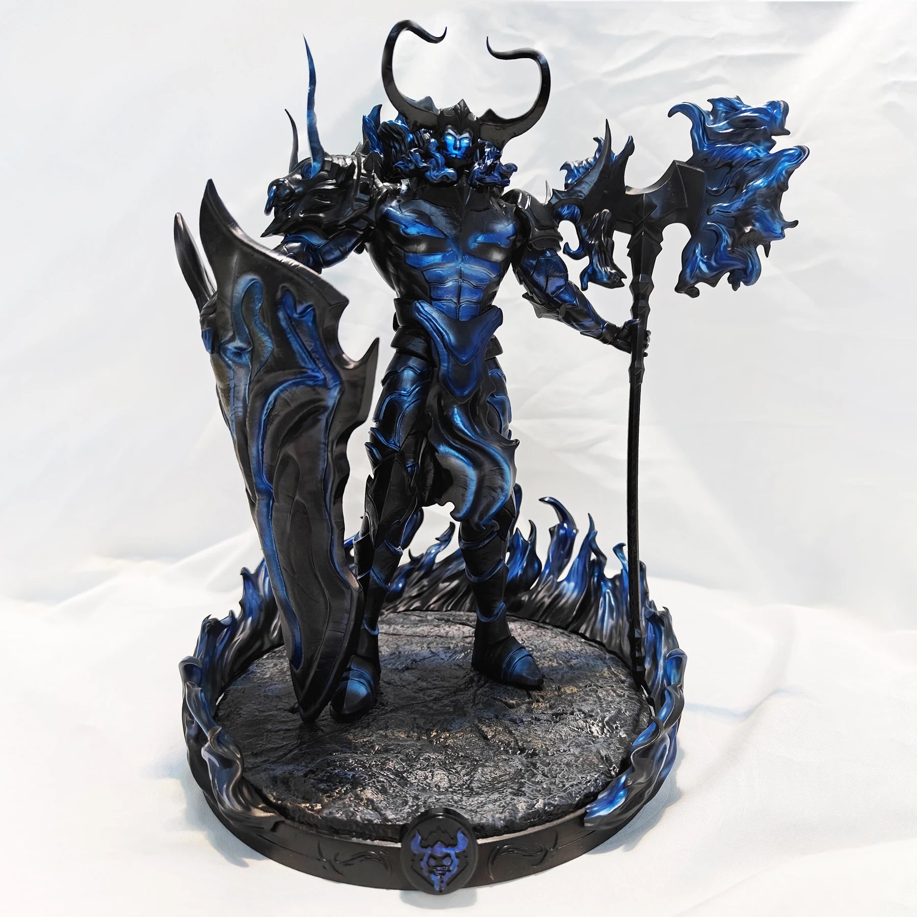 Solo Leveling King Eren, Yeagerit, Bell Resin Statue Model Toy Decoration