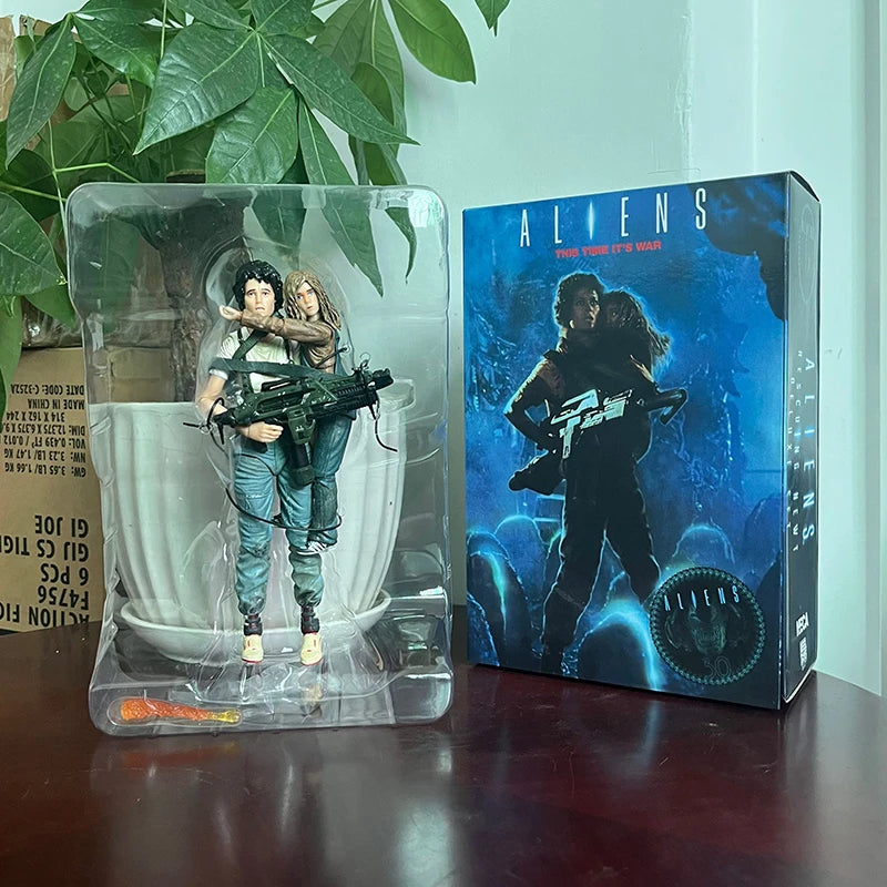 NECA ALIEN 2 LT Ellen Ripley Newt Figure Giger Xenomorph Facehugger Aliens Predator Action Figure Model Toys Cool Doll Present