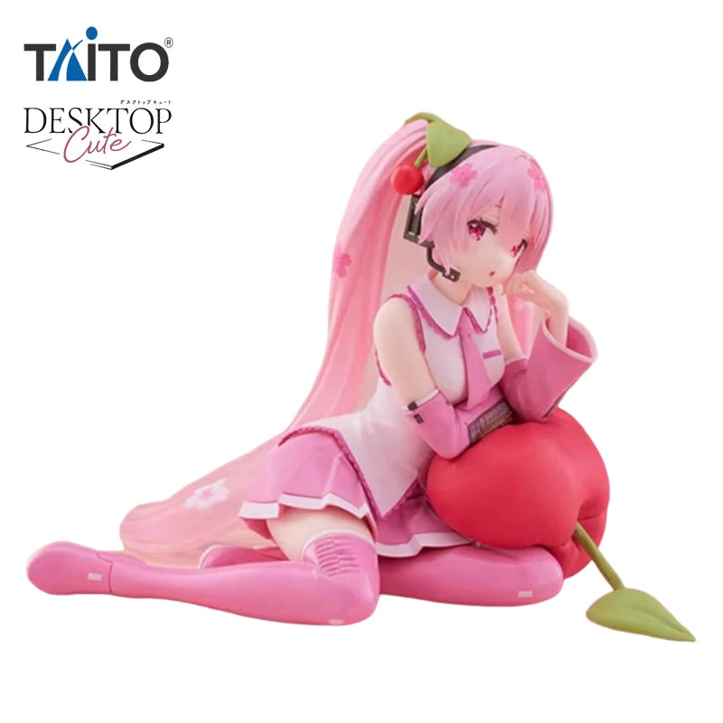 В наличност TAiTO Desktop Cute Hatsune Miku ~Cherry Pillow Ver.~ PVC 13CM Аниме екшън фигурки Модел Колекция играчка