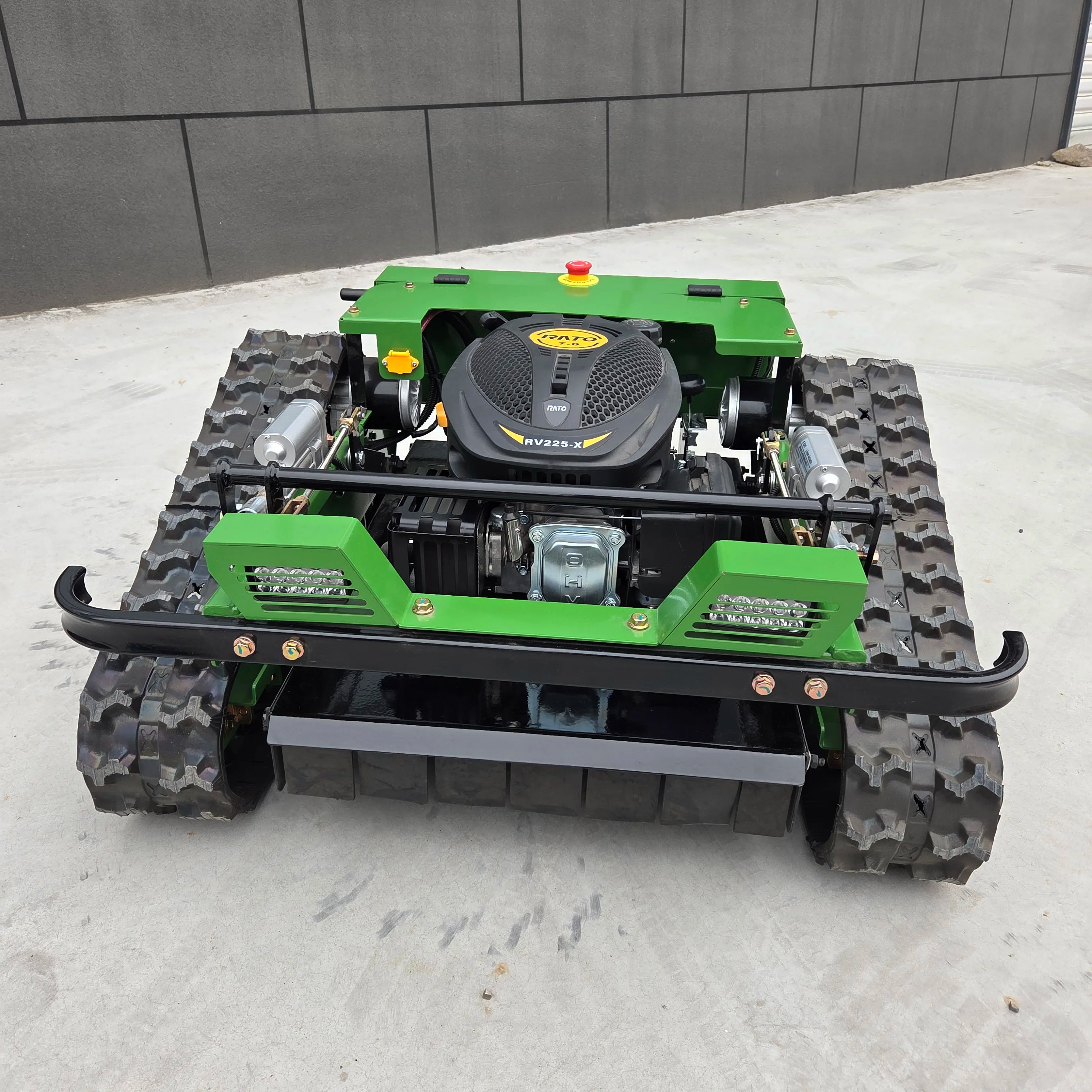 Fully automatic lawn mower Remote control operation Powerful power Easy climbing Intelligent weeding Keep the garden tidy