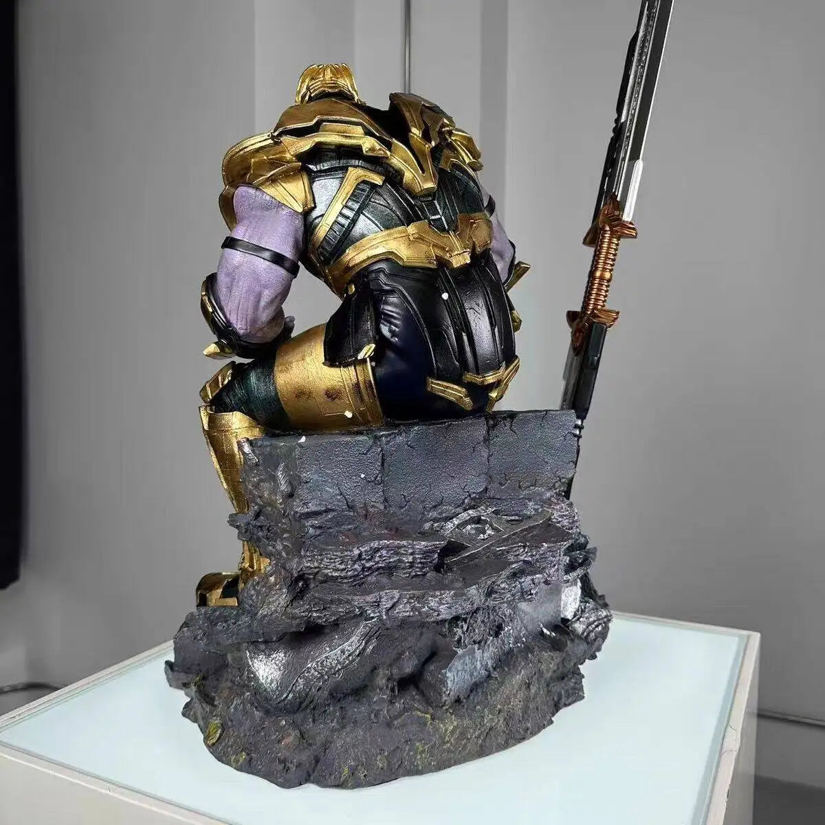 1/4 The Avengers Figure Thanos Sitting Posture Magnetic Suction Anime Model Resin Desktop Ornament Decorations Kids Toys Gifts