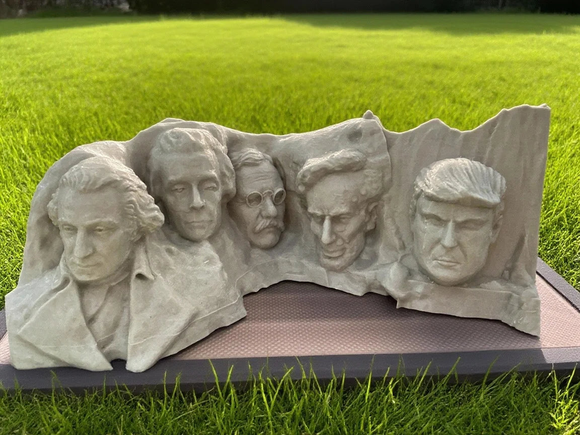 3D-gedrucktes Mount Rushmore mit Trump-Skulptur – Robustes silbergraues PETG für patriotische und verspielte Dekoration