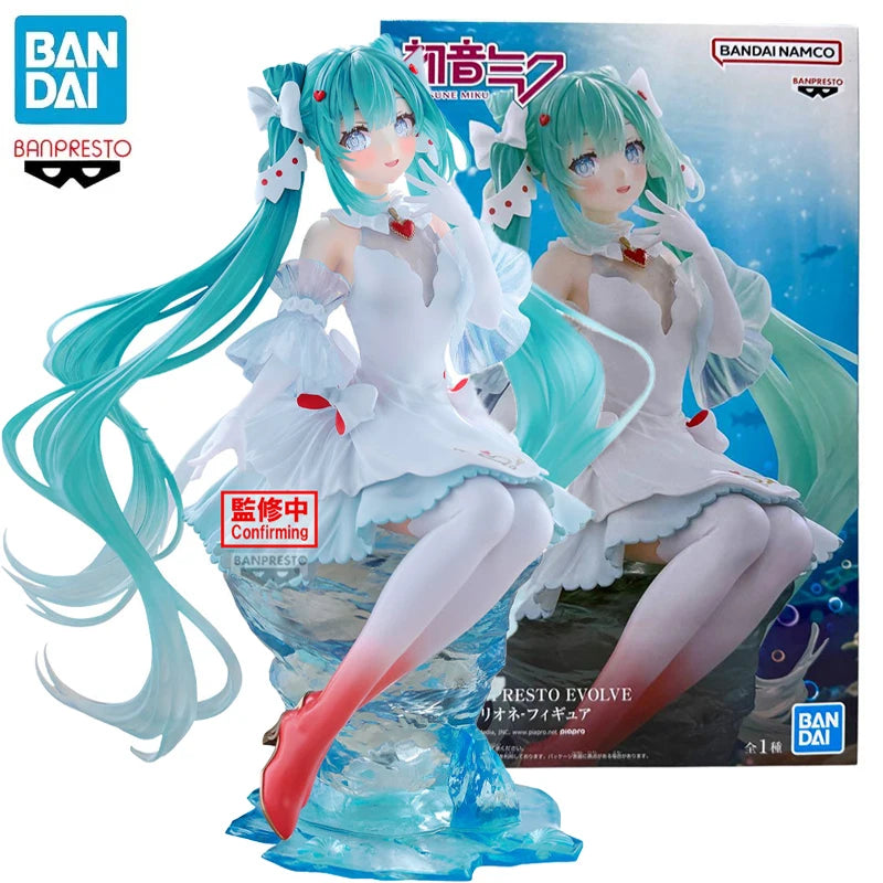 В наличност BANPRESTO EVOLVE Clearluxe Хацуне Мику -Clione Ver.- PVC 18CM Аниме екшън фигурки Модел Колекция играчка
