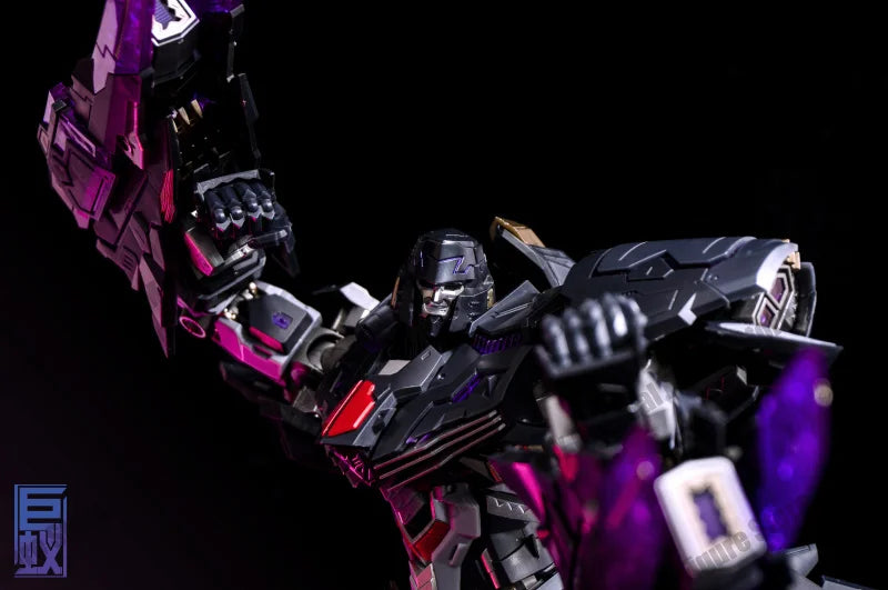 Giant Ant Models Transformation Megatron Iron Machine IDW Assembly Model Kit Action Figure With Light Skeleton ABS Toy