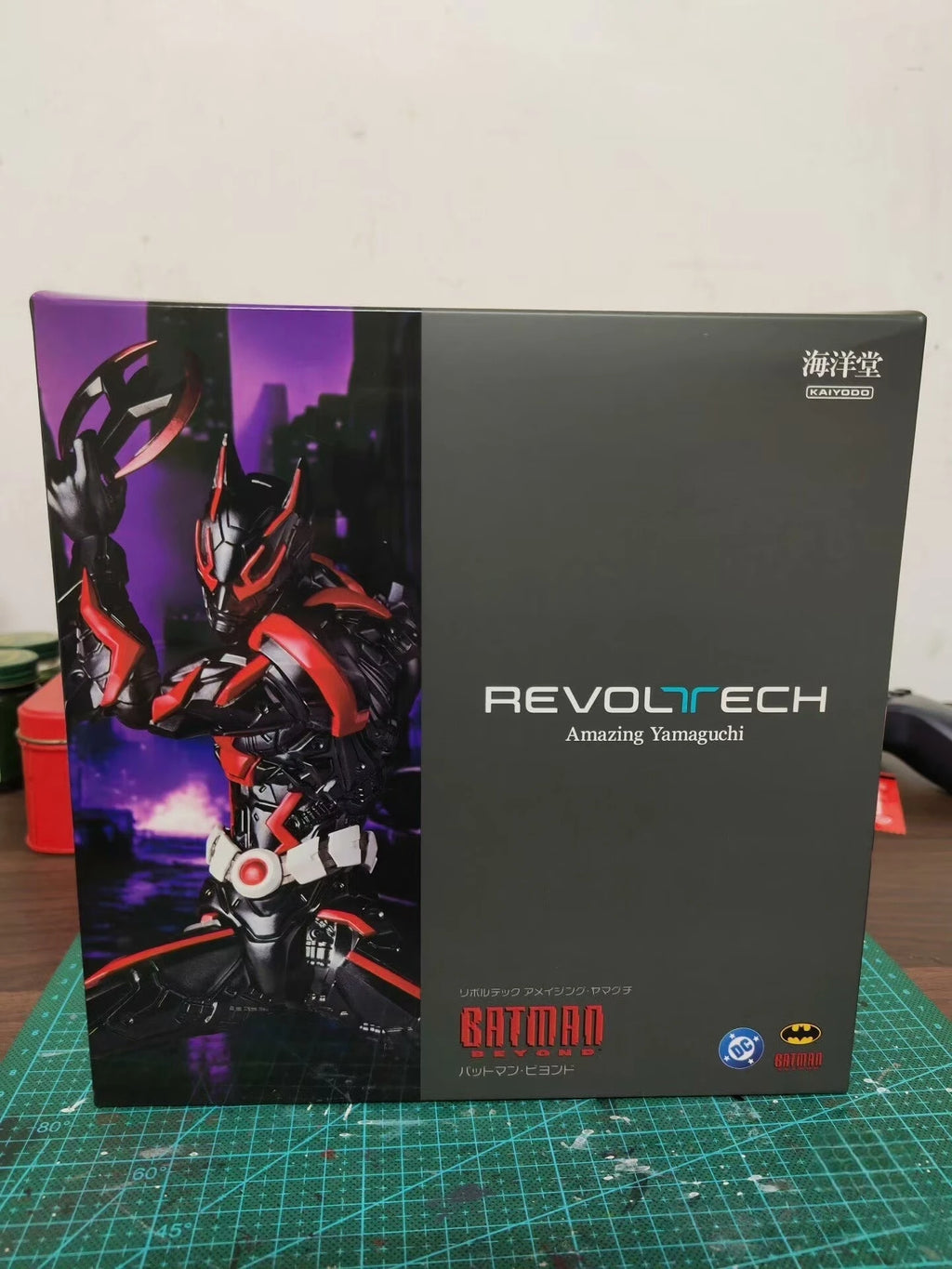 KAIYODO Future Bat Amazing Yamaguchi Red Black Ver Movable Wings Collectible Action Figure Model Toy Decoration Gift In Stock