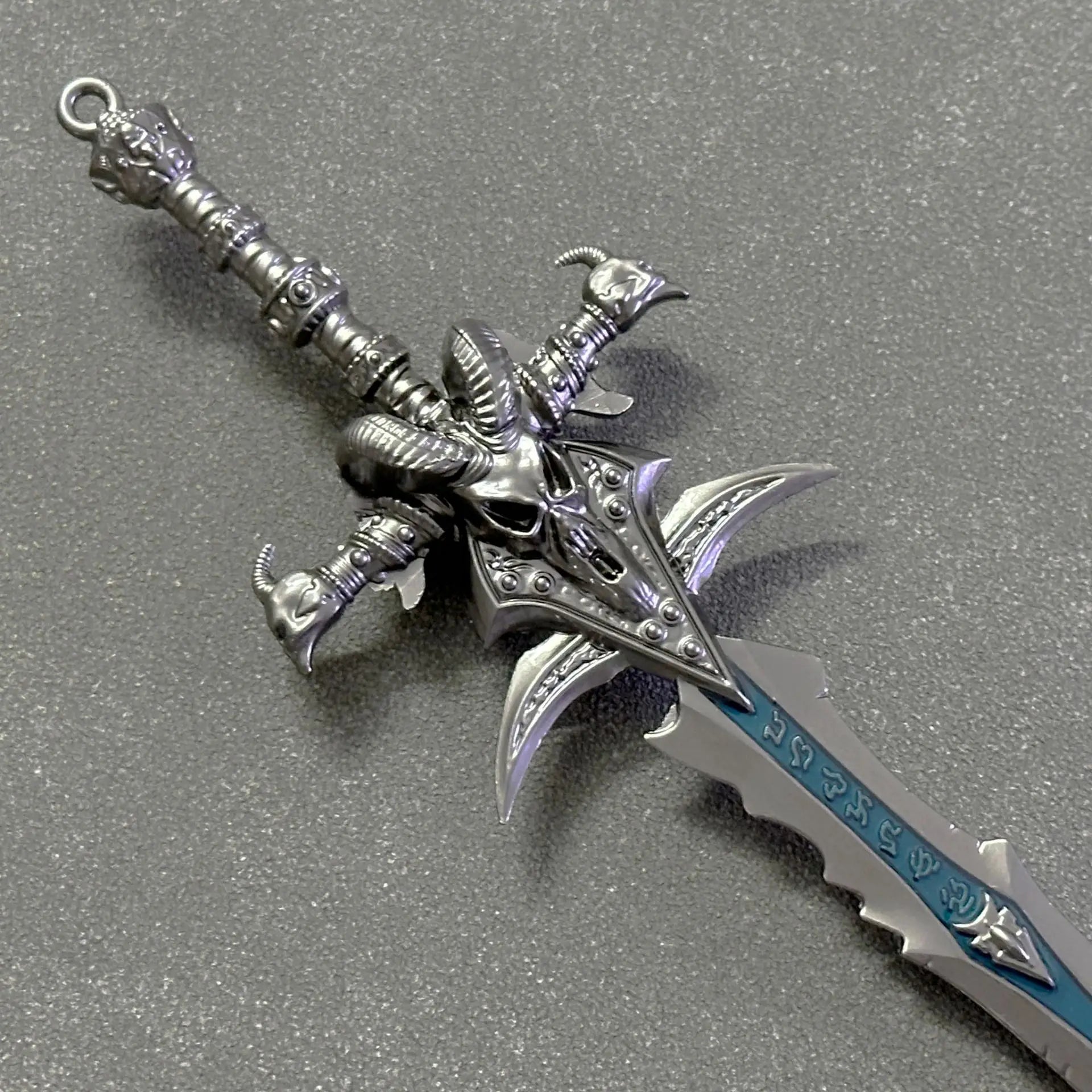 Warcraft WOW Peripheral Lich King Shadow of Sorrow Frostmourne Weapon Model Metal Toy Ornament Sending Children To Friends