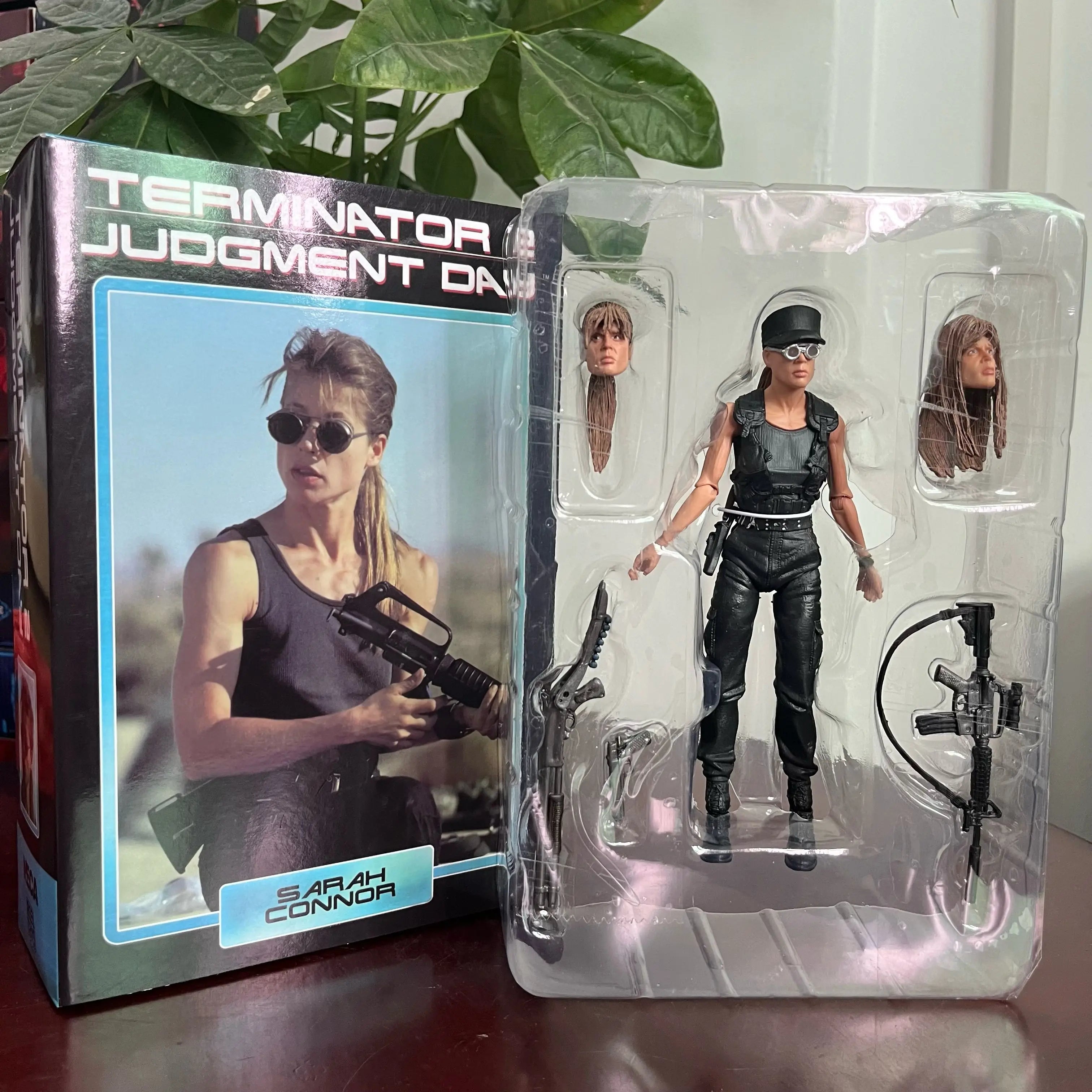 NECA Sarah Terminator Figure 2 Judgment Day T-800 Arnold Schwarzenegger Dark Fate Sarah Connor Action Figure Model Toy Gifts