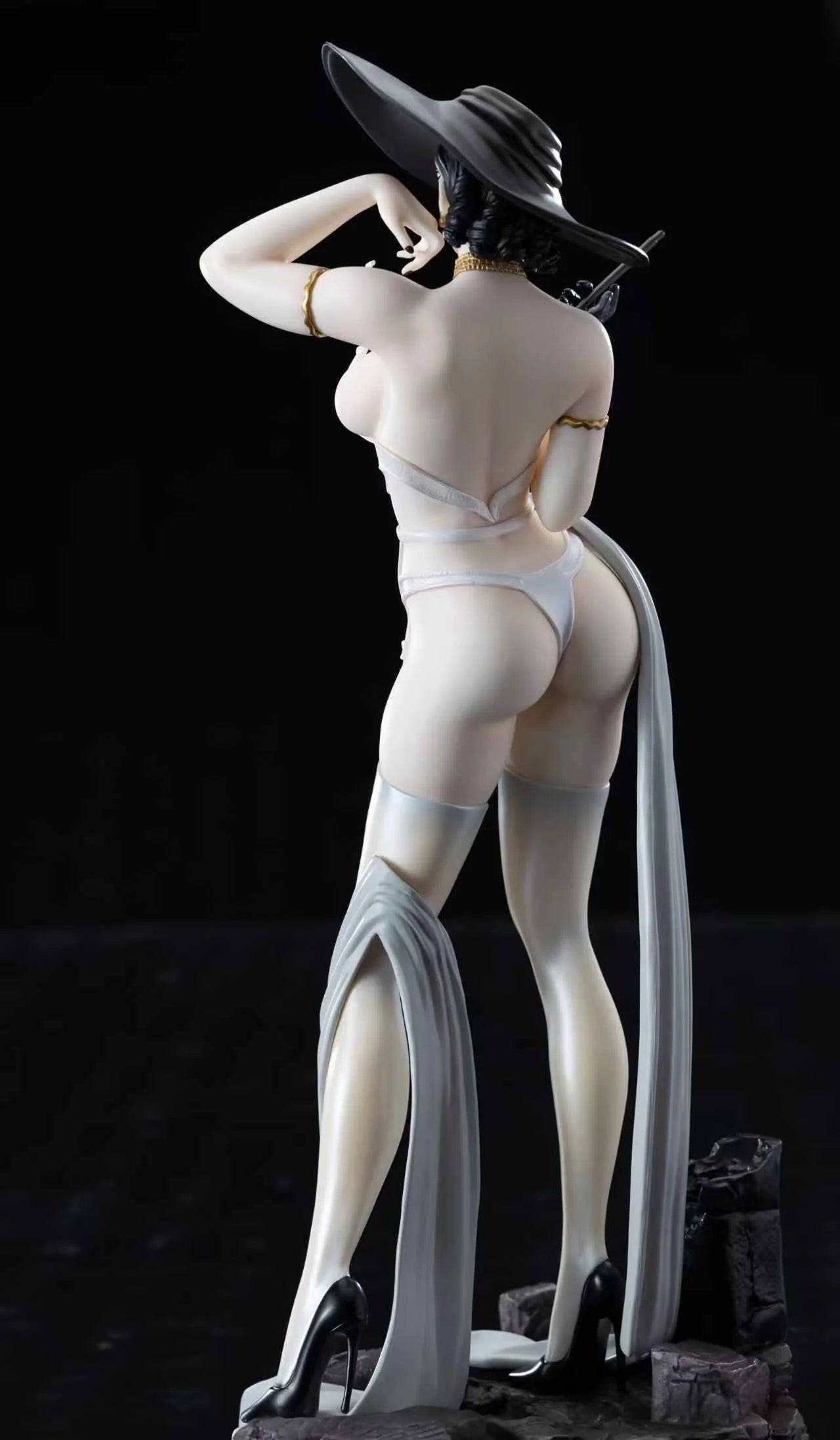 Fig Gems 30cm Alcina Dimitrescu Figure Village Beautiful Anime Girl Desktop Ornament Holiday Gift For Anime Fans