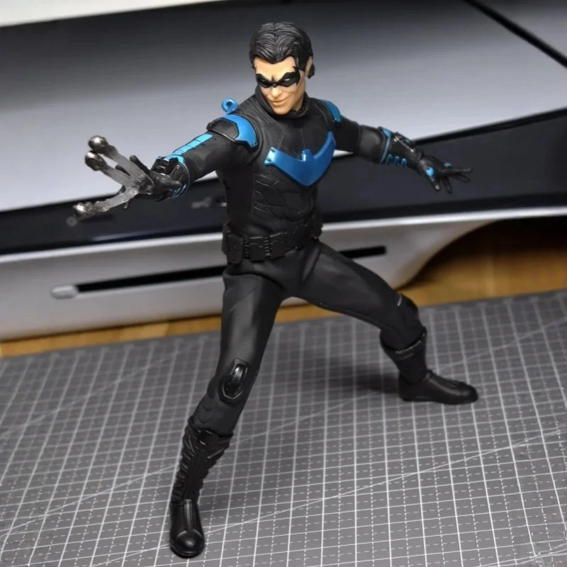 In Stock Original Mezco Toys One:12 Nightwing Anime Action Figure 1/12 Scale Mobile Doll Collectible Toy 4 Replace Fces Gift