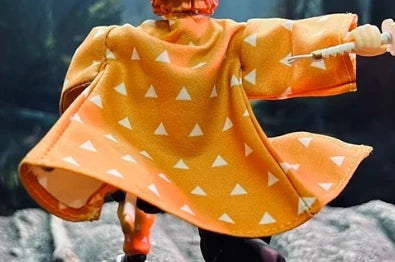 1/12 Мащаб Demon Slayer Мъжки герой Агацума Зеницу, платнено жълто дълго палто, подходящо за 6-инчова FIGMA екшън фигурка, тяло